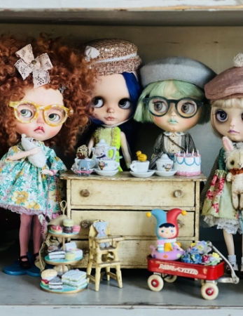 Dolls, Outfits, & Accessories 